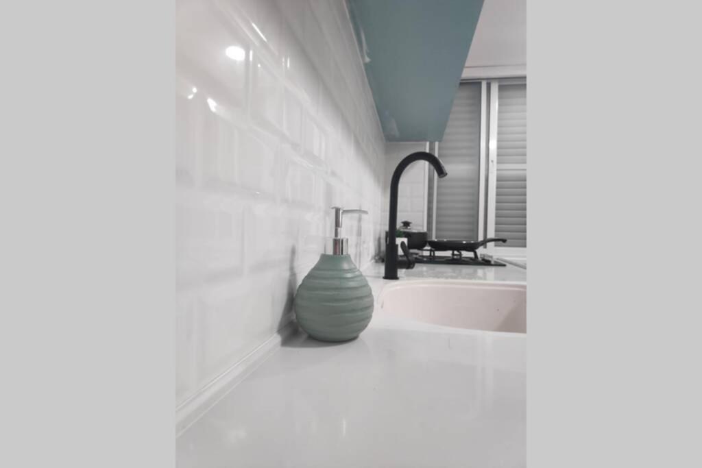 Centrally-Located Quiet Cozy Loft Apartment Беэр-Шева Экстерьер фото