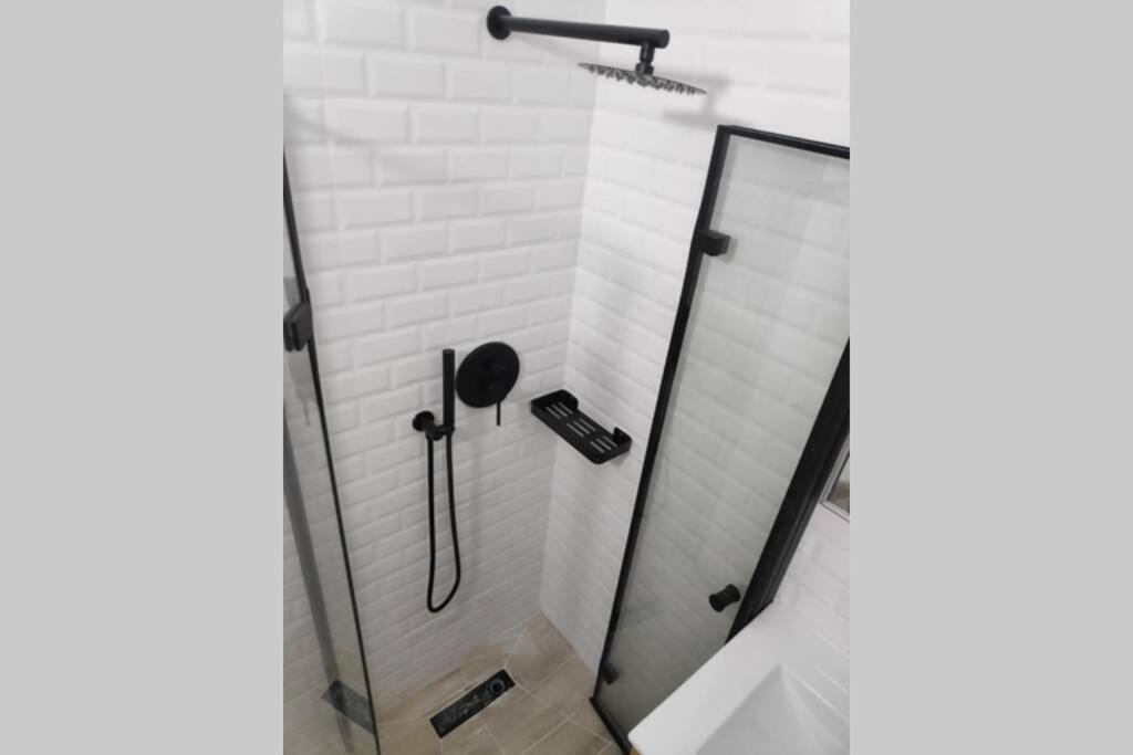 Centrally-Located Quiet Cozy Loft Apartment Беэр-Шева Экстерьер фото