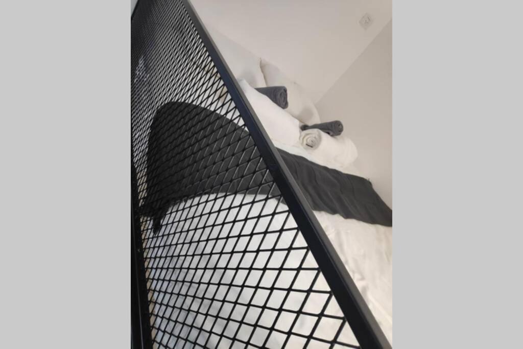 Centrally-Located Quiet Cozy Loft Apartment Беэр-Шева Экстерьер фото